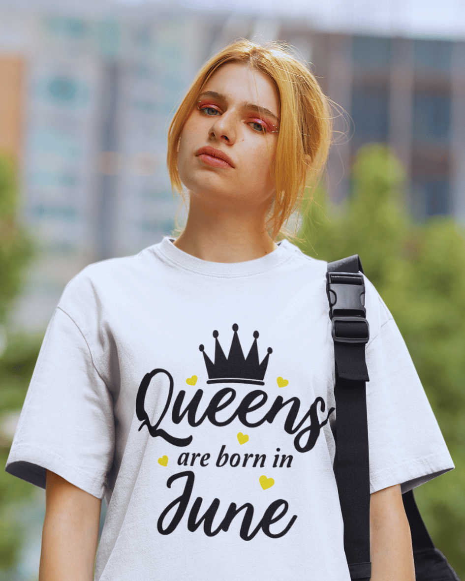 QUEENS ARE BORN IN JUNE Premium Oversized T-Shirt