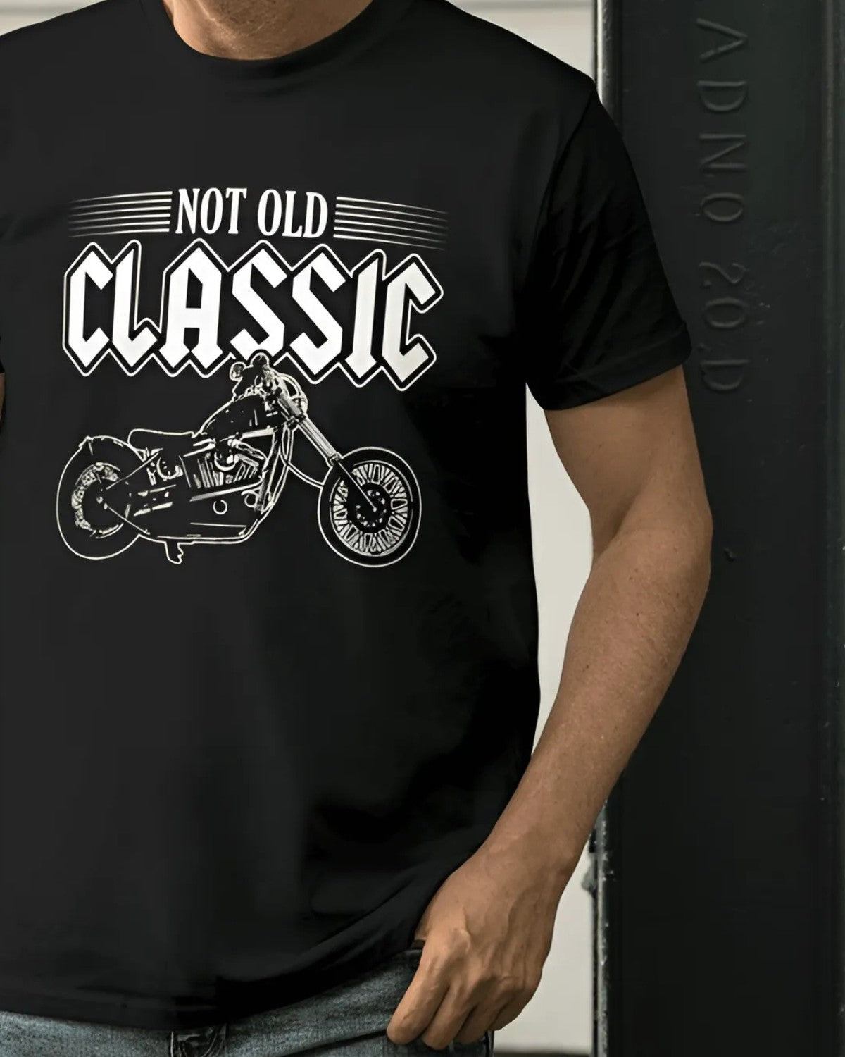 I'M NOT OLD CLASSIC Cotton T-Shirt (BLACK)